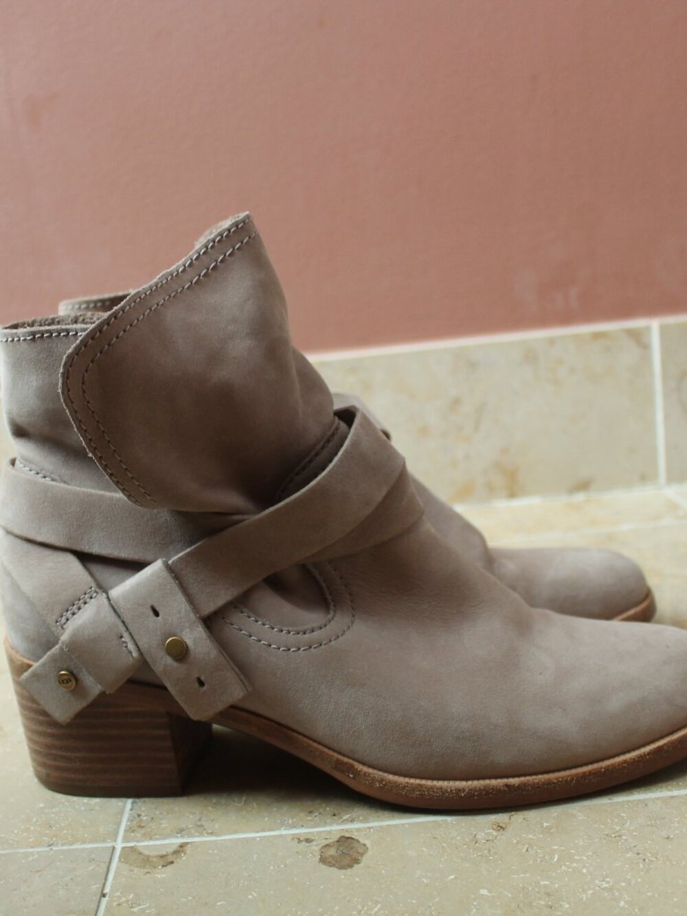 Beautiful Tan Suede Ugg Boots size 8.5